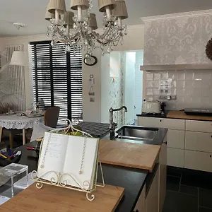 Guestsuite Lady Anna Guest house
